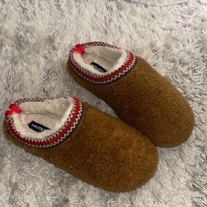 Nautica Tan Fleece Slippers with Red Trim